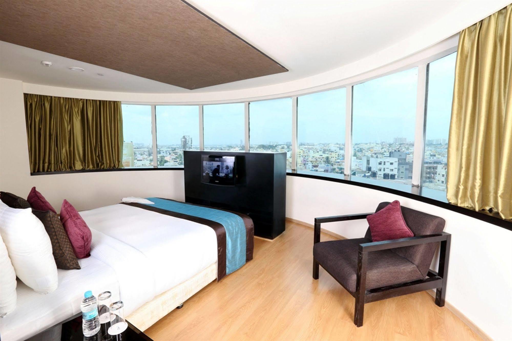 ทวานัม สโรวร ปอร์ติโก สวีท Hotel บังกาลอร์ ภายนอก รูปภาพ